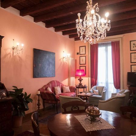 Apartmán Broletto 26 Milán Exteriér fotografie